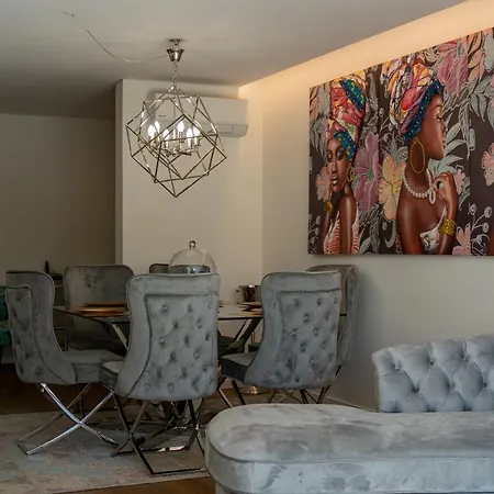Sublime Coliseum Apartment